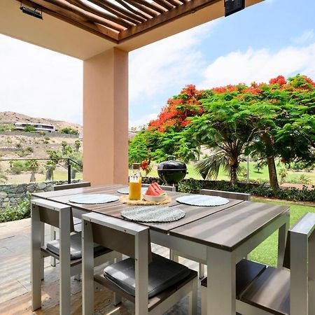 Villa With Private Pool In Luxury Golf Resort 살로브레 외부 사진