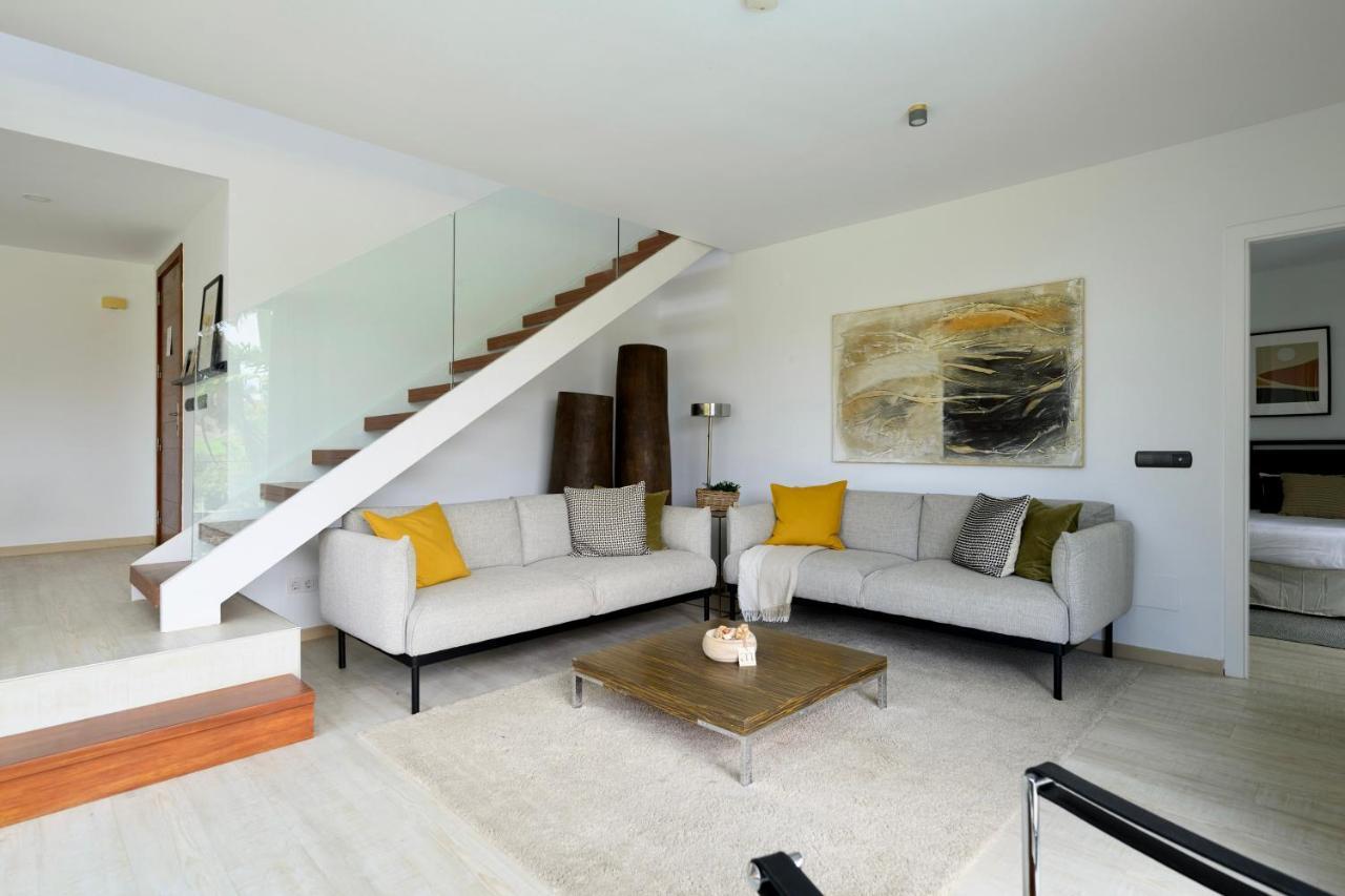Villa With Private Pool In Luxury Golf Resort 살로브레 외부 사진