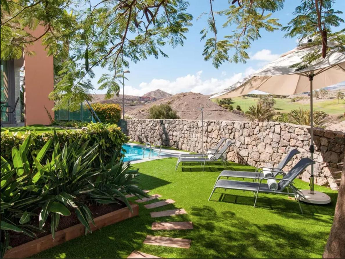 Villa With Private Pool In Luxury Golf Resort 살로브레 외부 사진