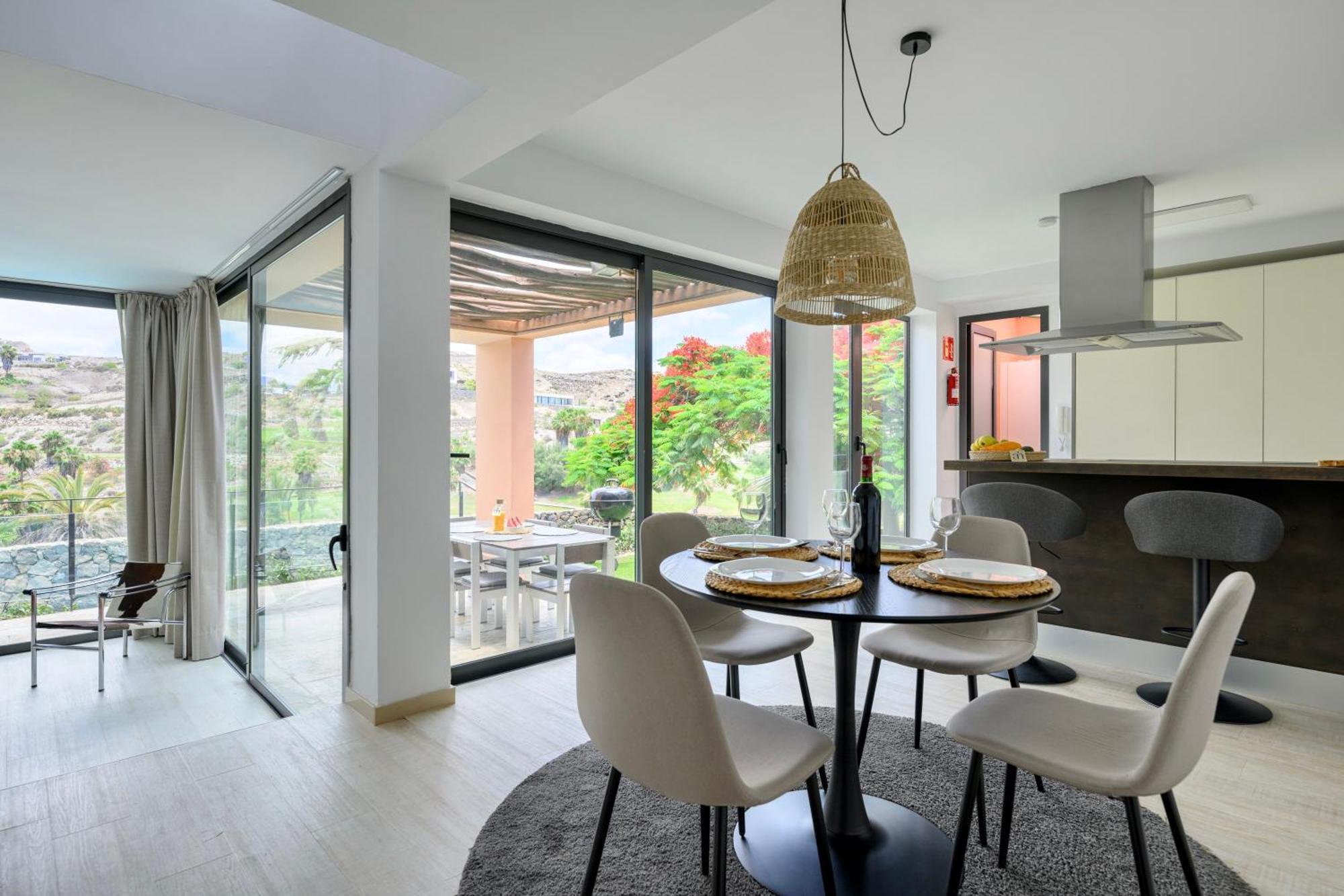 Villa With Private Pool In Luxury Golf Resort 살로브레 외부 사진