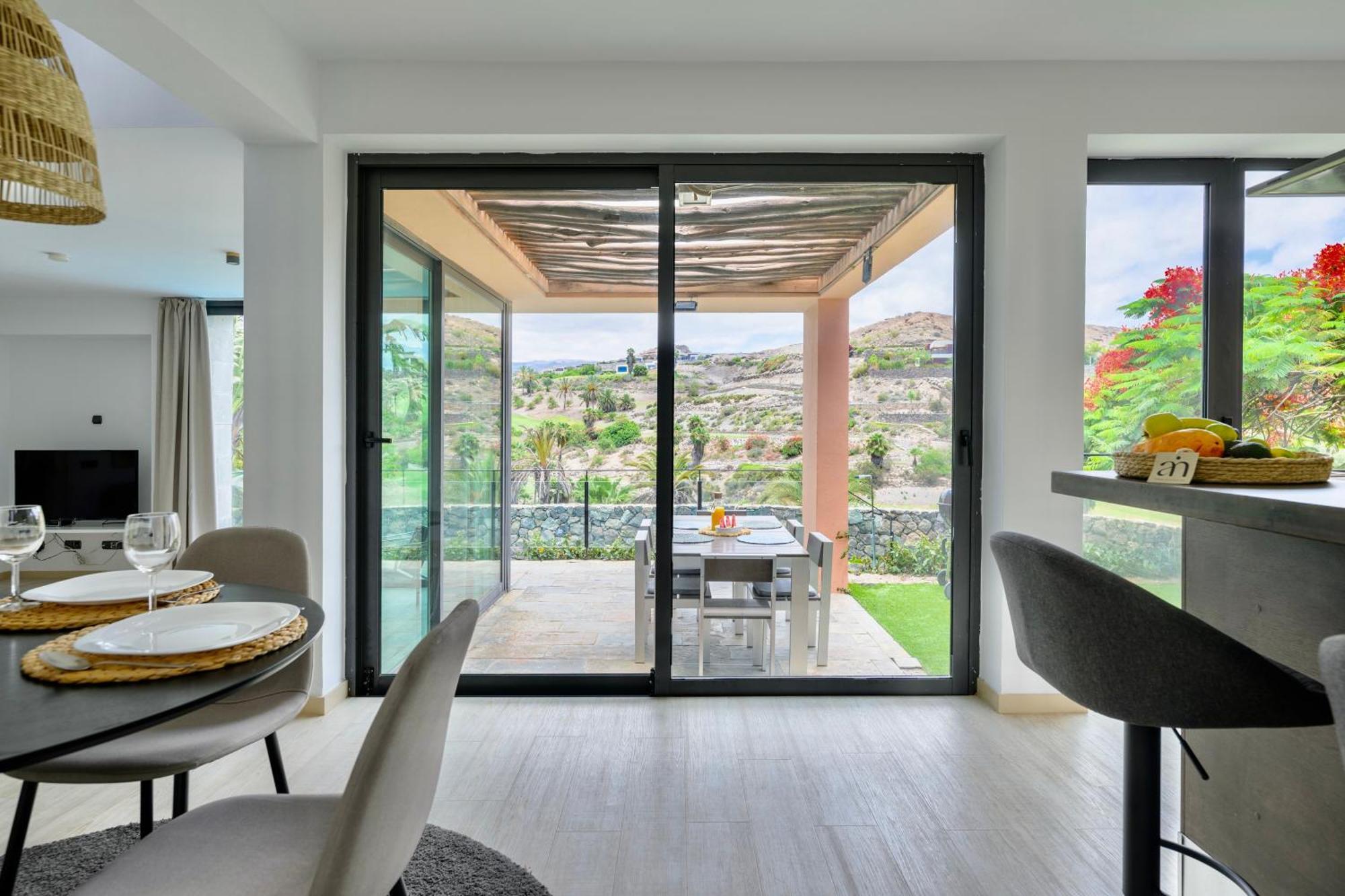 Villa With Private Pool In Luxury Golf Resort 살로브레 외부 사진