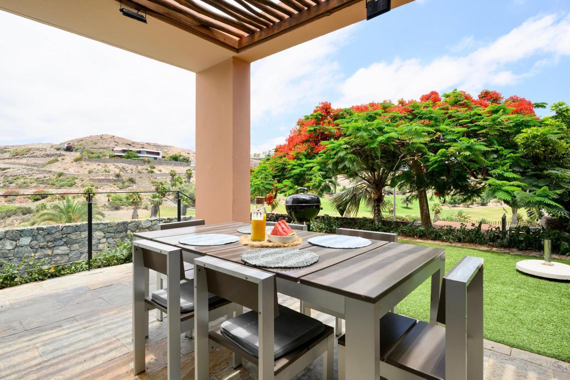 Villa With Private Pool In Luxury Golf Resort 살로브레 외부 사진