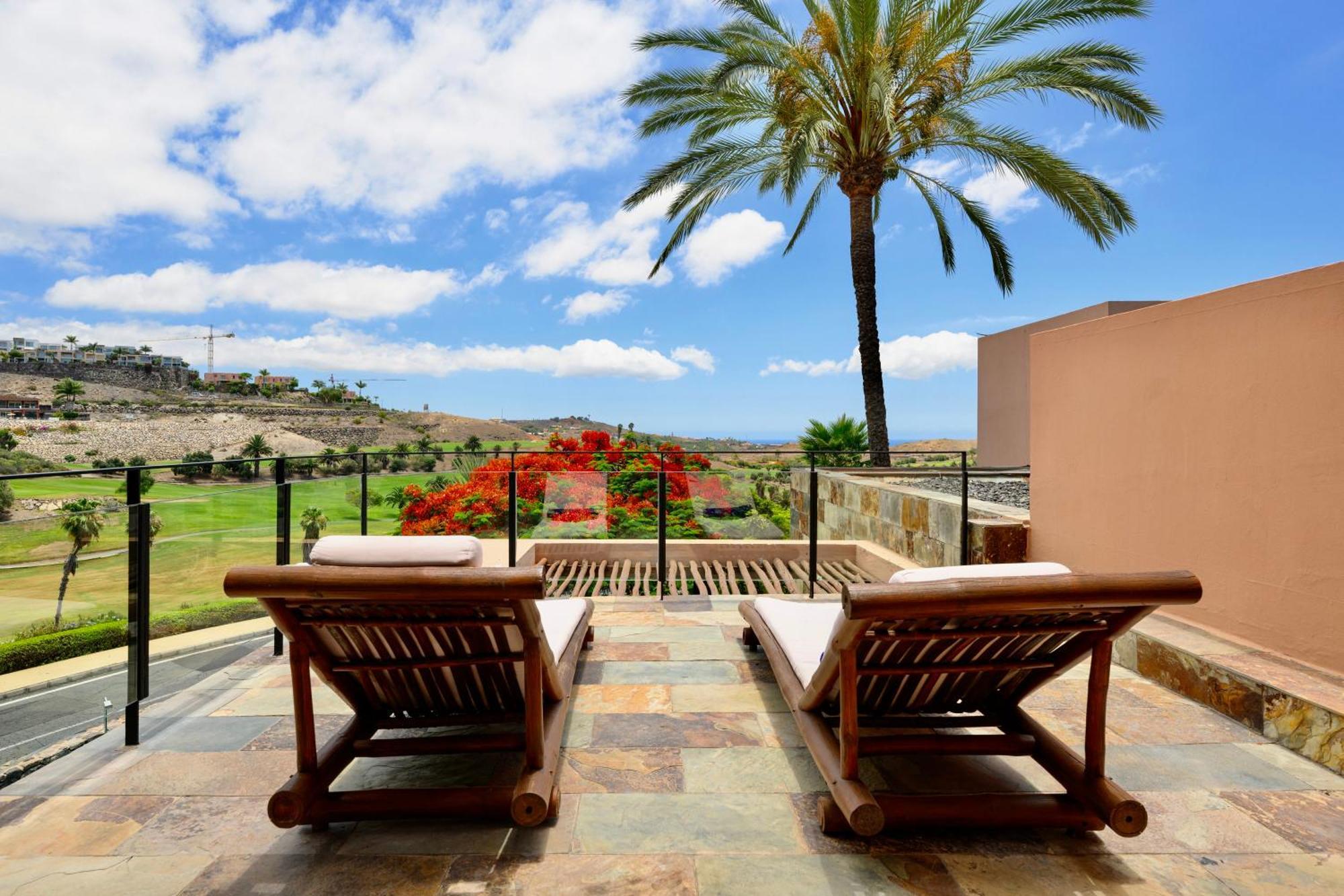 Villa With Private Pool In Luxury Golf Resort 살로브레 외부 사진