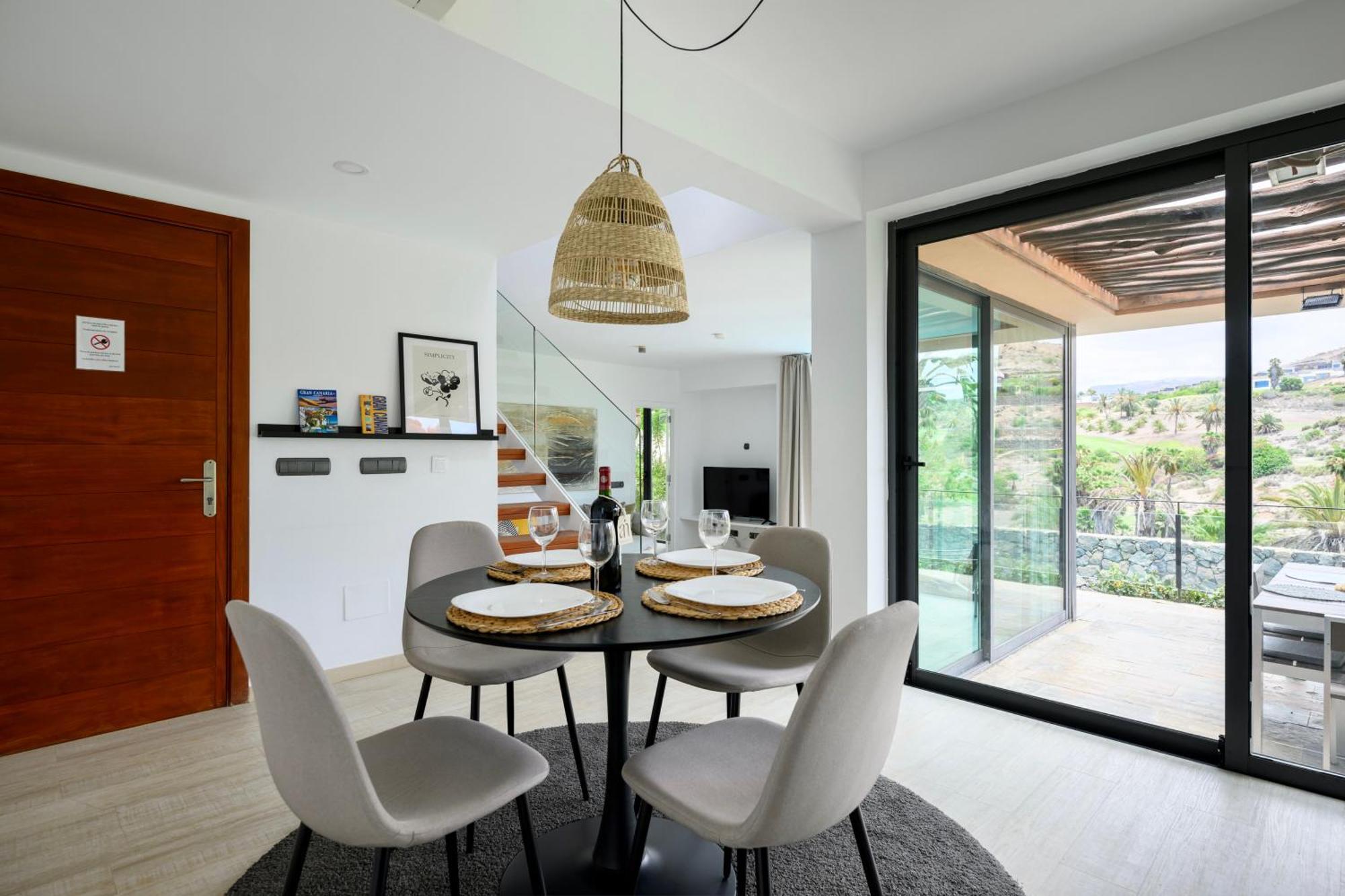 Villa With Private Pool In Luxury Golf Resort 살로브레 외부 사진