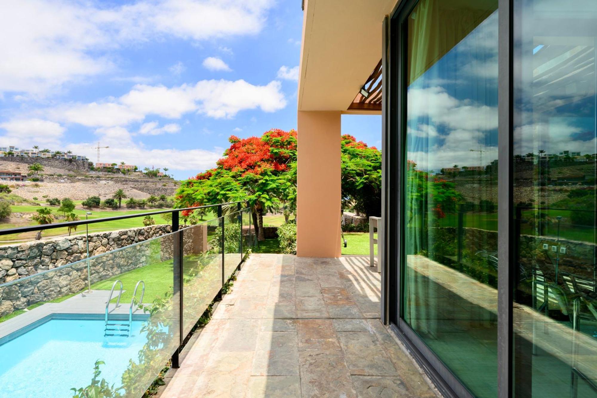 Villa With Private Pool In Luxury Golf Resort 살로브레 외부 사진