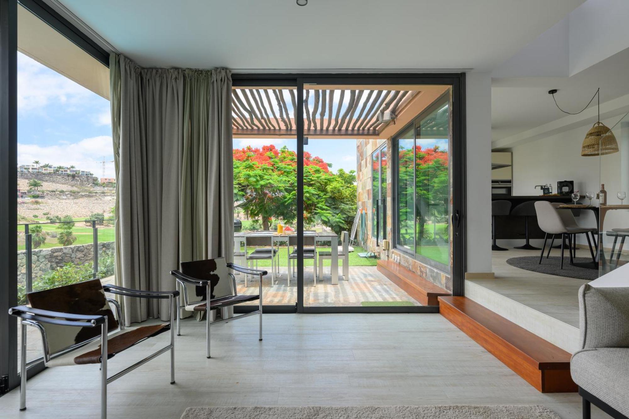 Villa With Private Pool In Luxury Golf Resort 살로브레 외부 사진