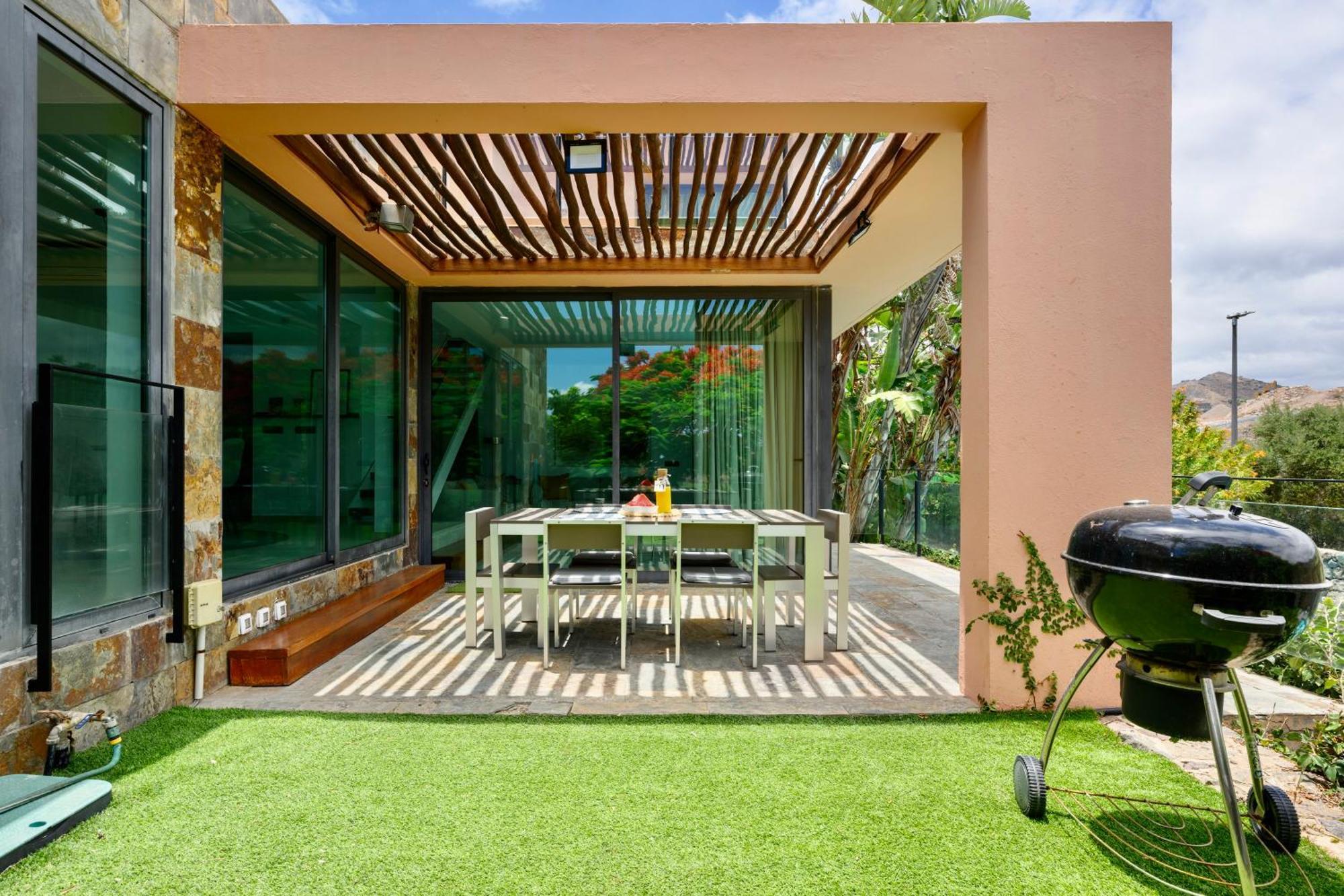 Villa With Private Pool In Luxury Golf Resort 살로브레 외부 사진