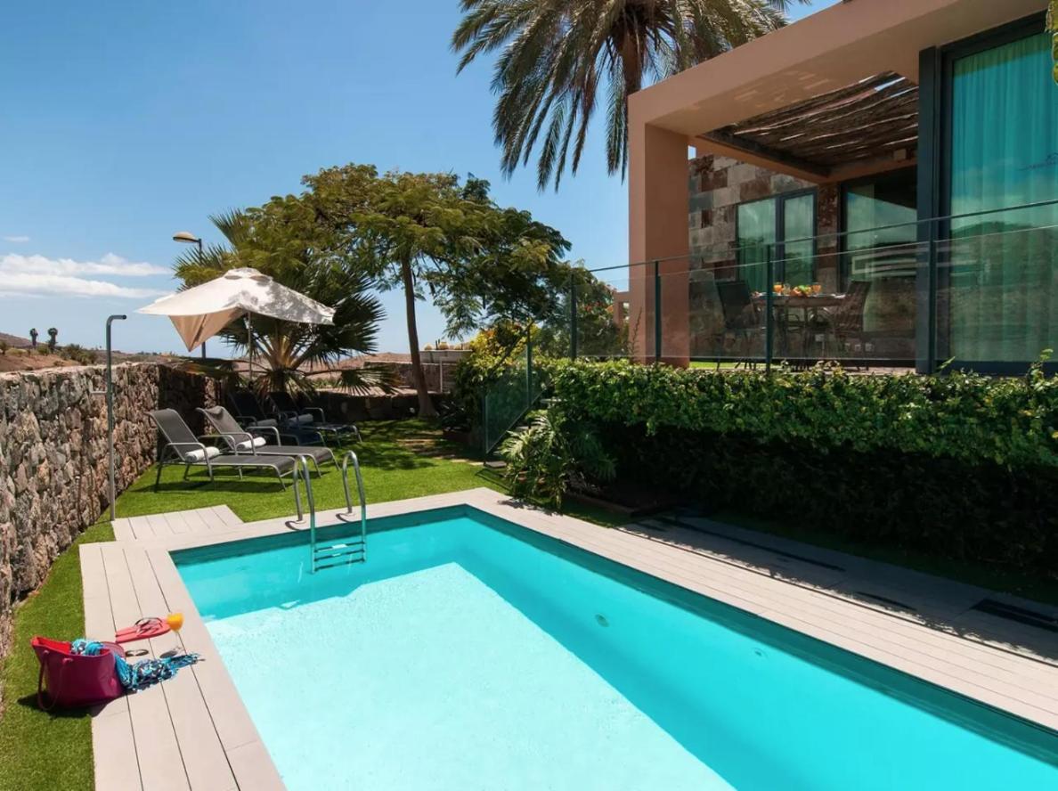 Villa With Private Pool In Luxury Golf Resort 살로브레 외부 사진